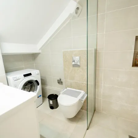 Castillo Thio 아요스니콜라오스