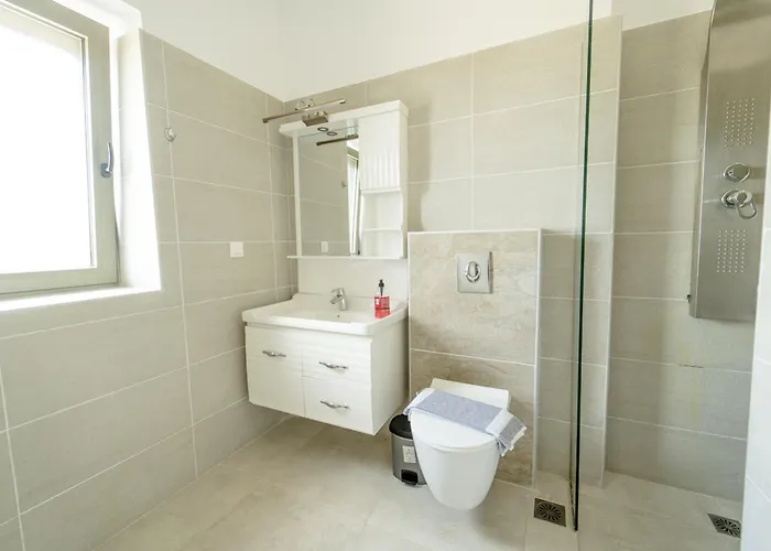 Castillo Thio *
